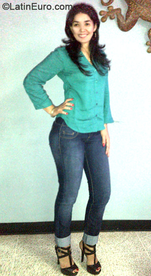 Date this athletic Honduras girl Yaneth from San Pedro Sula HN1188