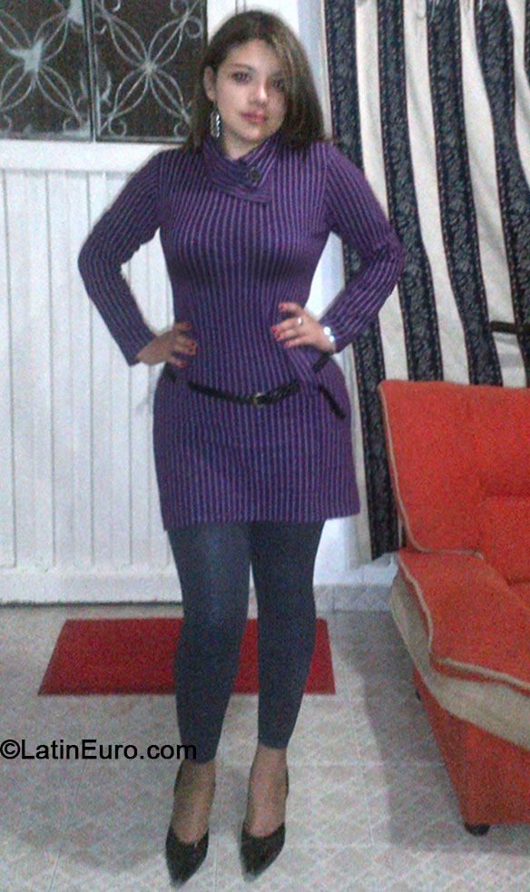 Date this delightful Colombia girl YESENIA from Bogota CO16038