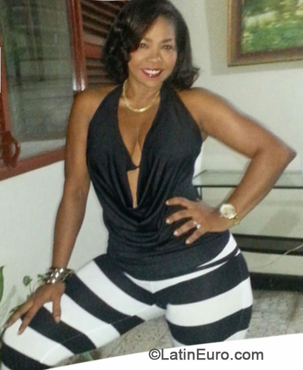 Date this good-looking Colombia girl Reyes from Cartagena CO16129