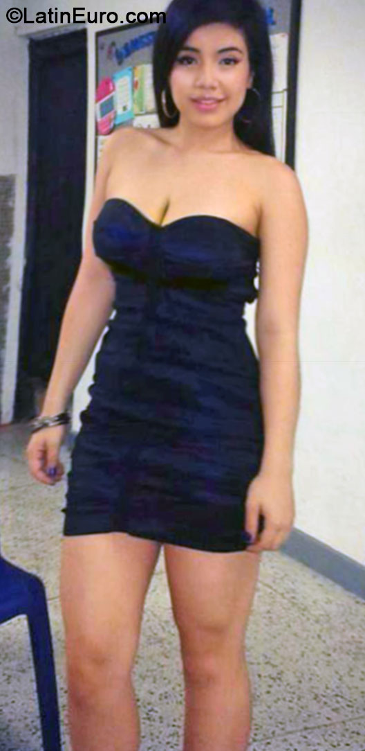 Date this hot Colombia girl Natalia from Armenia CO16134