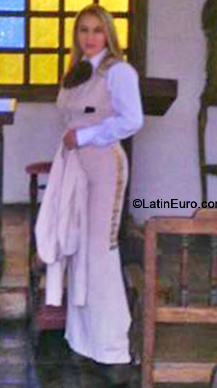 Date this voluptuous Colombia girl Saidyan from Cali CO16171