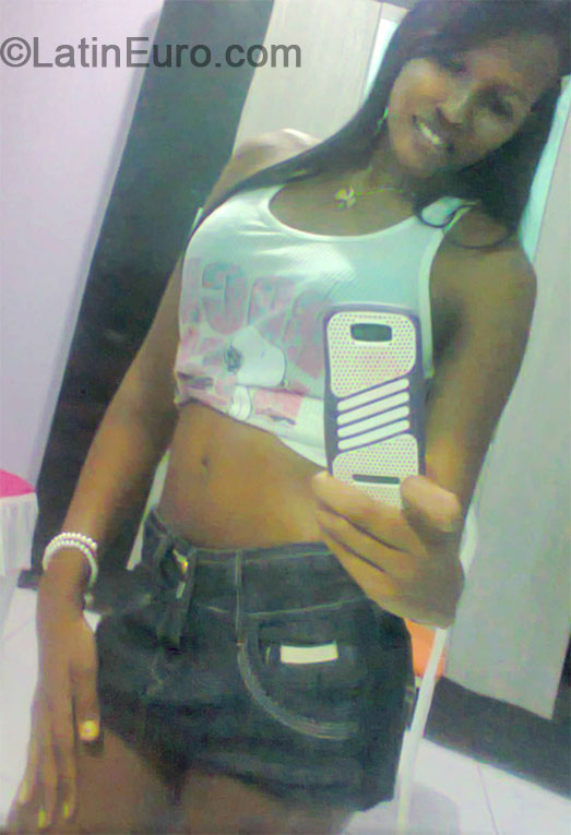 Date this good-looking Brazil girl Valleria from Palmas BR9018