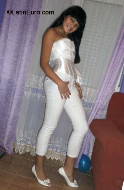 Date this hard body Brazil girl Hillary from Castanhal BR9022