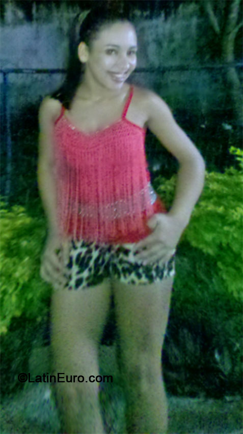 Date this attractive Brazil girl Grazy from Brasilia BR9026