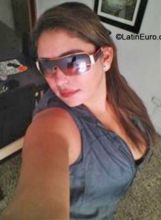 Date this happy Colombia girl Mari from Cartagena CO16265