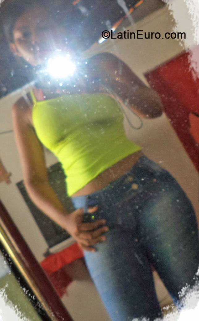 Date this good-looking Brazil girl Silvia from Maceio BR9048