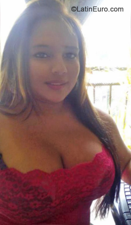 Date this hard body Colombia girl Yeyimy from Medellin CO17817