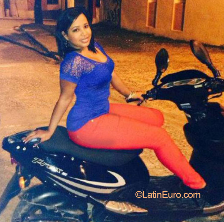 Date this sensual Dominican Republic girl Yanara from Higuey DO32738