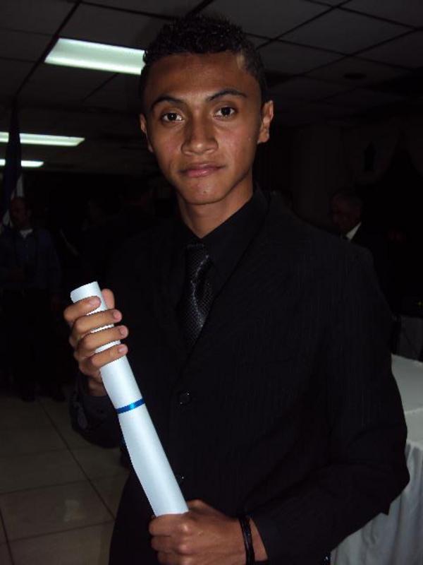 Date this nice looking Honduras man Allan gonzalez from Tegucigalpa HN1226