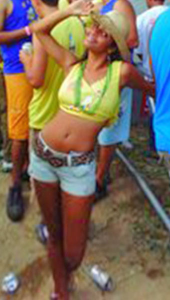 Date this nice looking Brazil girl Caline from Salvador BR9086