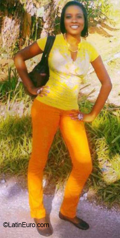 Date this nice looking Jamaica girl Chrystal from Kingston JM1883