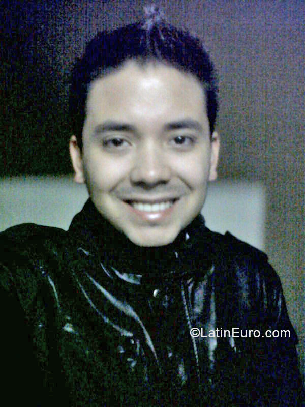 Date this happy Panama man Daniel from Panama City PA484