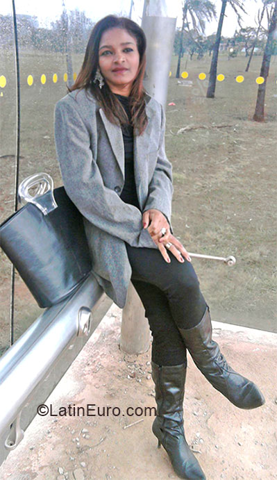 Date this happy Brazil girl Waldetie from Brasilia BR9123