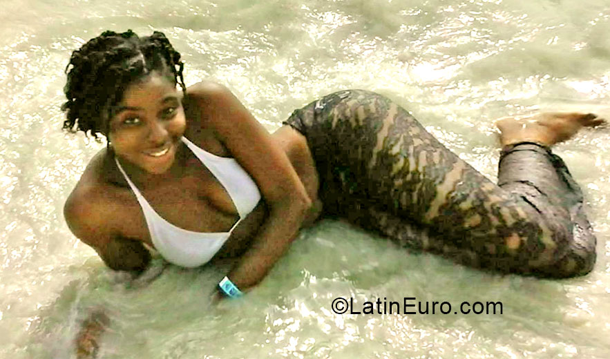 Date this hard body Jamaica girl Shari from Montego bay JM1898
