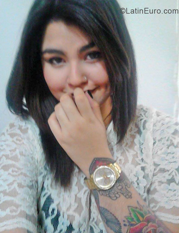 Date this beautiful Colombia girl Daniela from Pereira CO16588