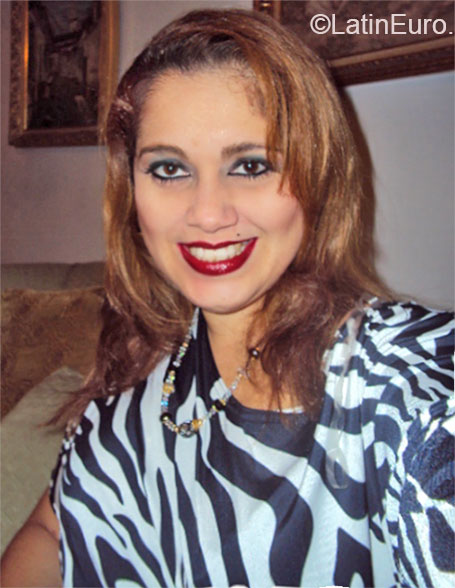 Date this attractive Venezuela girl Mary Claudia from Caracas VE345