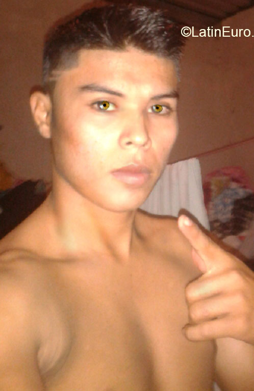 Date this sensual Honduras man Kelvinz from Choloma HN1371
