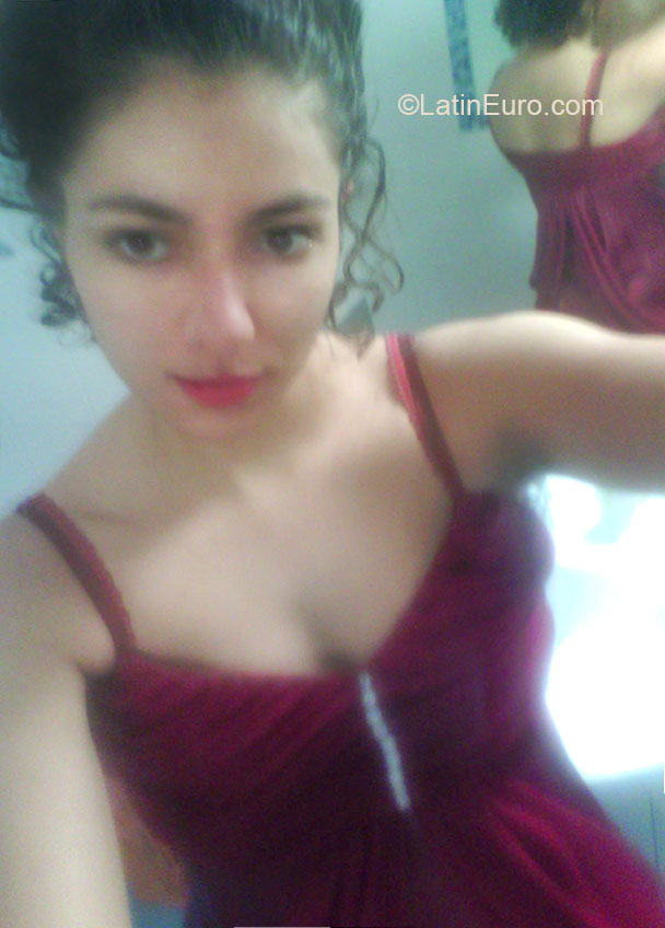 Date this fun Italy girl Amanda from Rome IT237