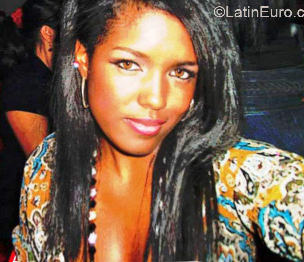 Date this fun Colombia girl Angelirt from cali CO16683
