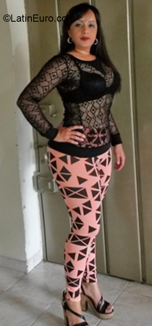 Date this hard body Colombia girl Johanna from Armenia CO16699