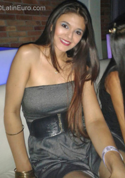 Date this gorgeous Colombia girl Mariluth from Cali CO16768
