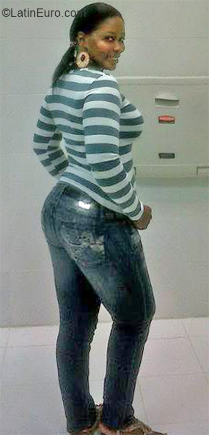 Date this delightful Colombia girl Morena12 from Quibdo CO16772