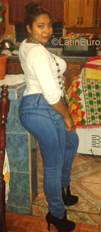Date this pretty Honduras girl Diano from La Ceiba HN1411