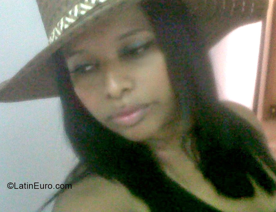 Date this delightful Colombia girl Carmen from Cali CO16791