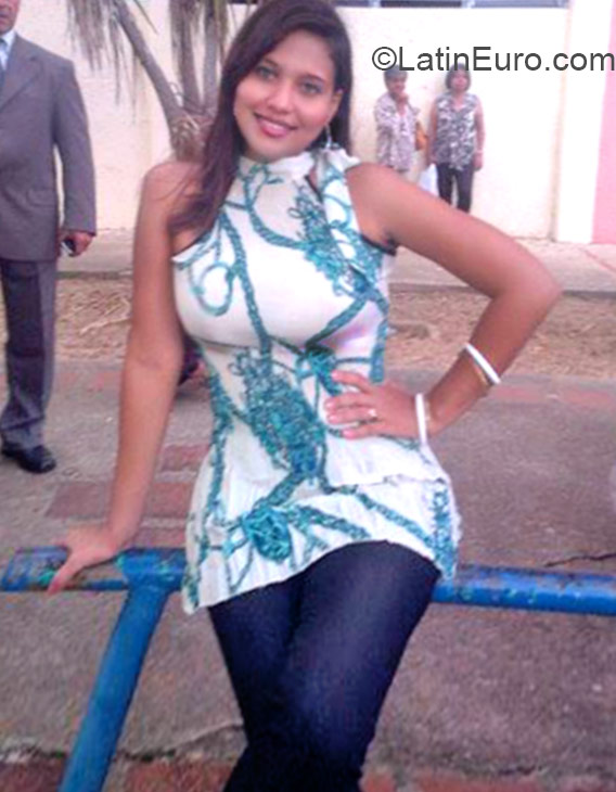 Date this foxy Venezuela girl Isa from Barinas VE388