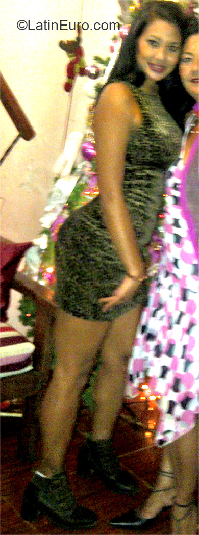 Date this voluptuous Venezuela girl Genesis from Los Teques VE390