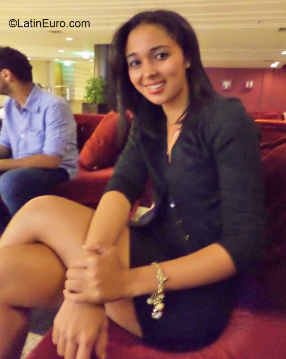 Date this voluptuous Brazil girl Rayssa from Brasilia BR9203