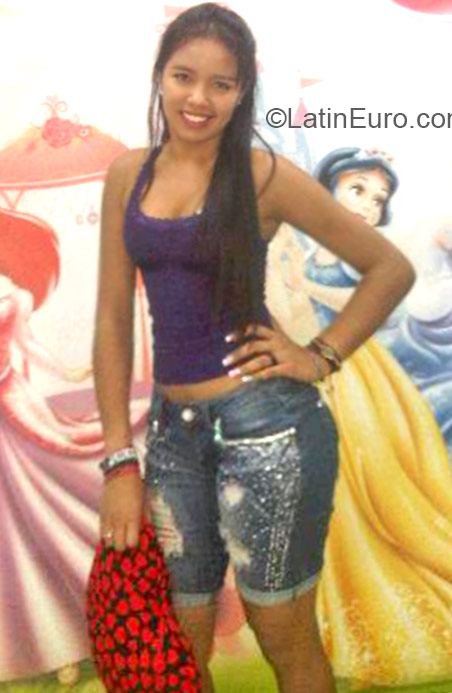 Date this foxy Colombia girl LuLu from Valledupar CO16897