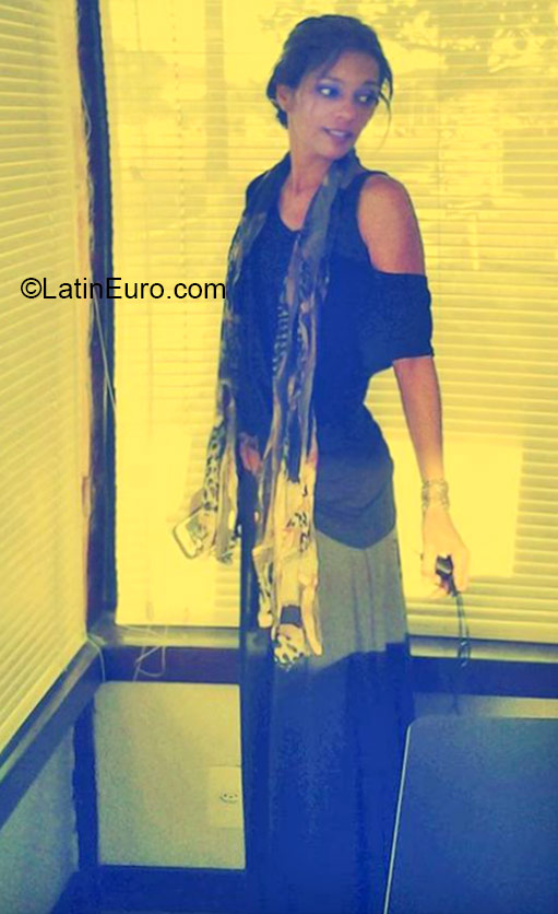 Date this good-looking Brazil girl Kelly from Rio De Janeiro BR9222