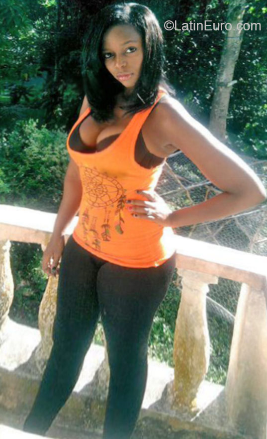 Date this pretty Jamaica girl Sue from Montego Bay JM1956