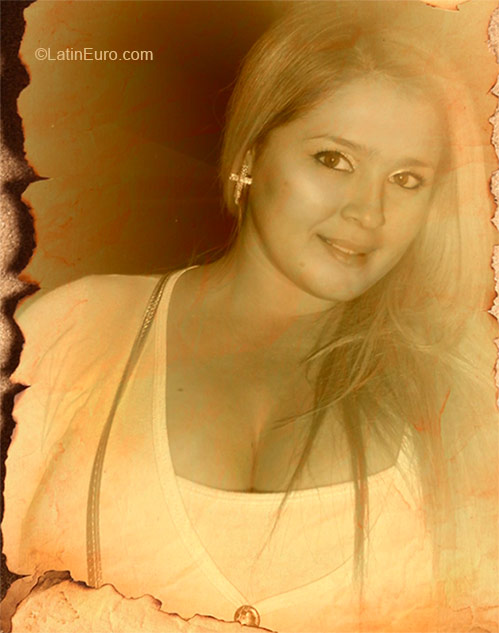 Date this gorgeous Colombia girl Mona from Medellin CO16986