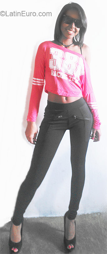 Date this foxy Venezuela girl Wileny from Caracas VE415