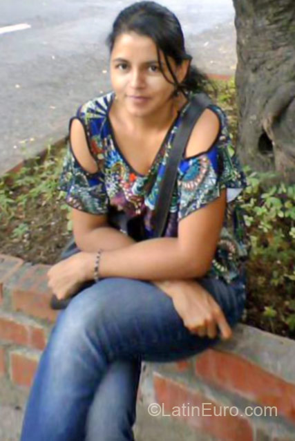 Date this beautiful Colombia girl Mary from Cali CO17041