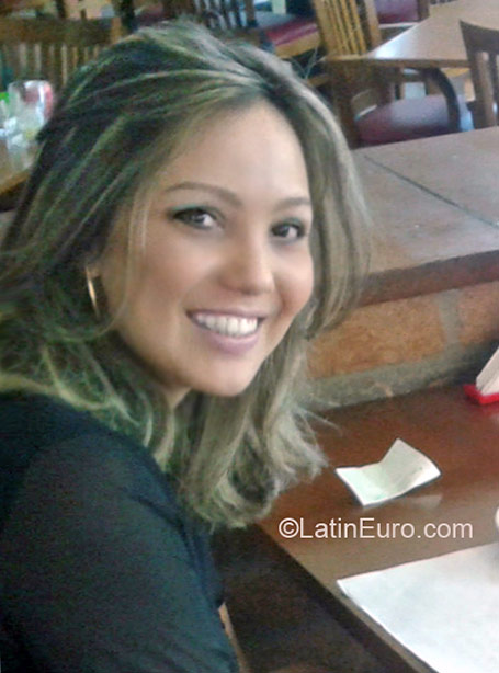 Date this hard body Brazil girl Ana from Sao Paulo BR9250