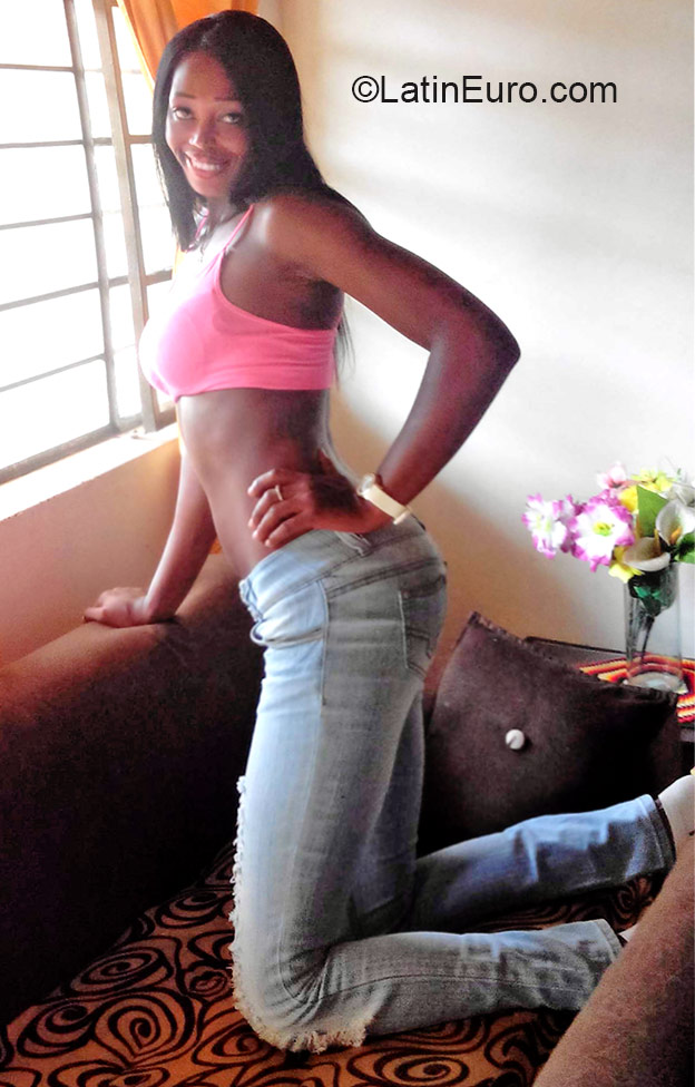 Date this passionate Colombia girl Mayerlin from Cali CO17057