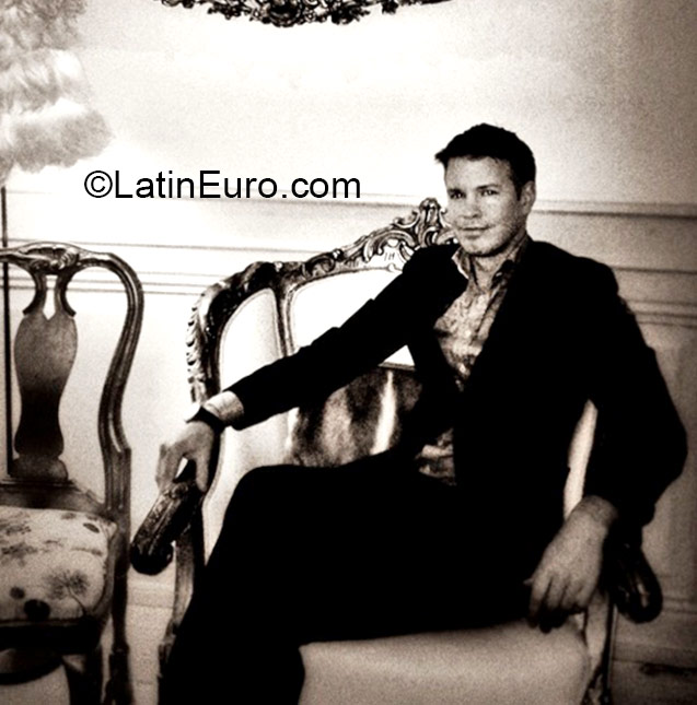 Date this fun Sweden man Rikardo from Stockholm SE208