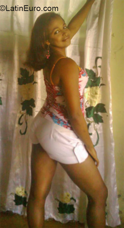 Date this funny Dominican Republic girl Nikaury from San francisco de macoris DO21598