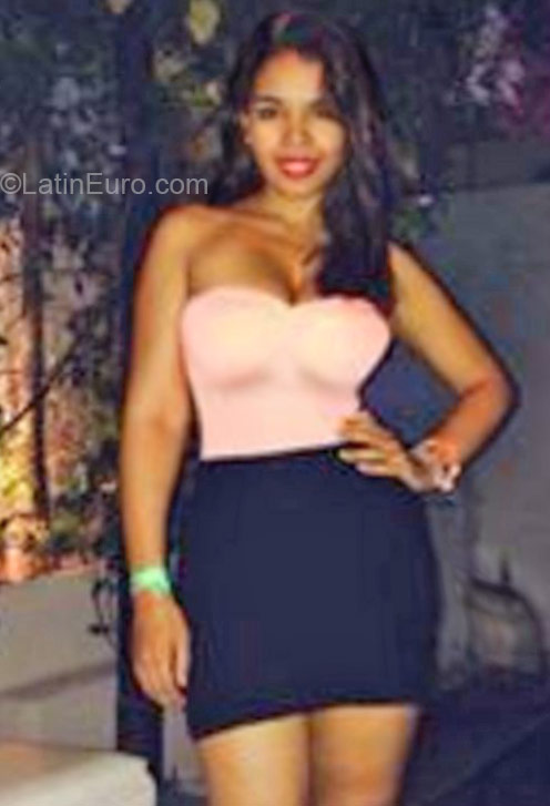 Date this athletic Colombia girl Kittycolombana from Barranquilla CO17151