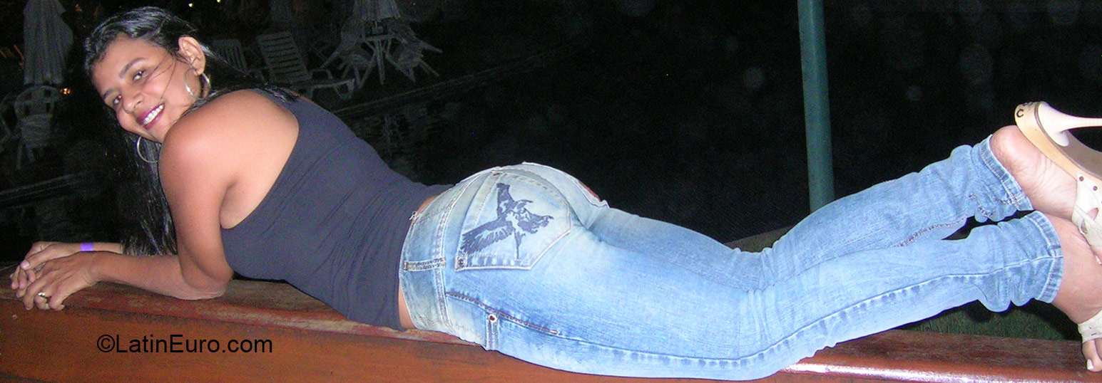 Date this gorgeous Brazil girl Valeria from Recife BR9278