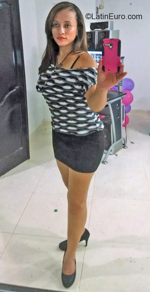 Date this beautiful Colombia girl Loly from Lorica CO17159