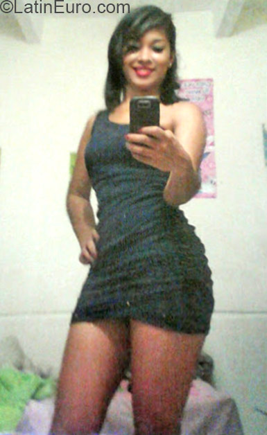 Date this foxy Colombia girl Silvana from Medellin CO17175