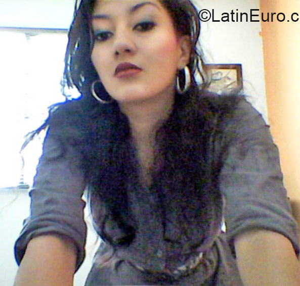 Date this happy Colombia girl Claudia milena from Medellin CO17180