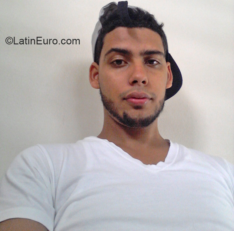 Date this delightful Dominican Republic man Rafael from Santiago DO21783