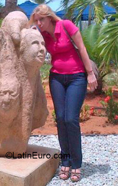 Date this athletic Venezuela girl Olga from Caracas VE466