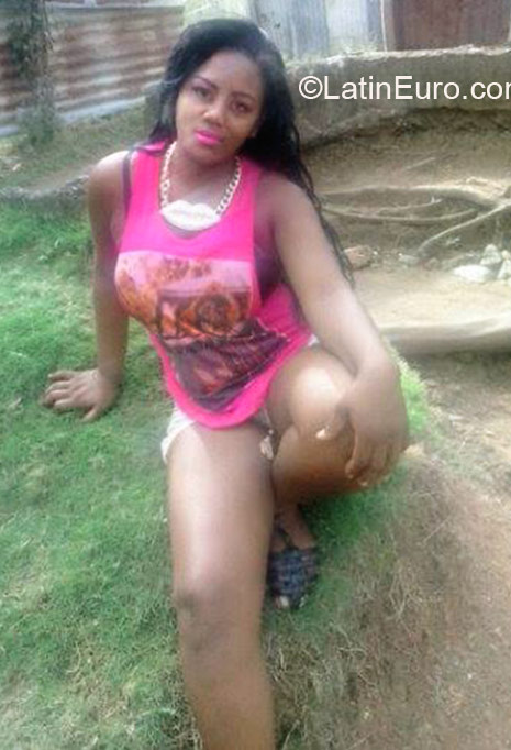 Date this foxy Jamaica girl Nadian from Kingston JM2031