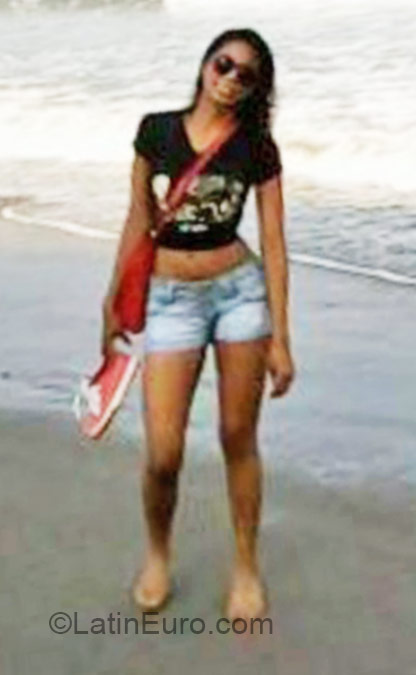 Date this attractive Colombia girl K.c from Cali CO17341